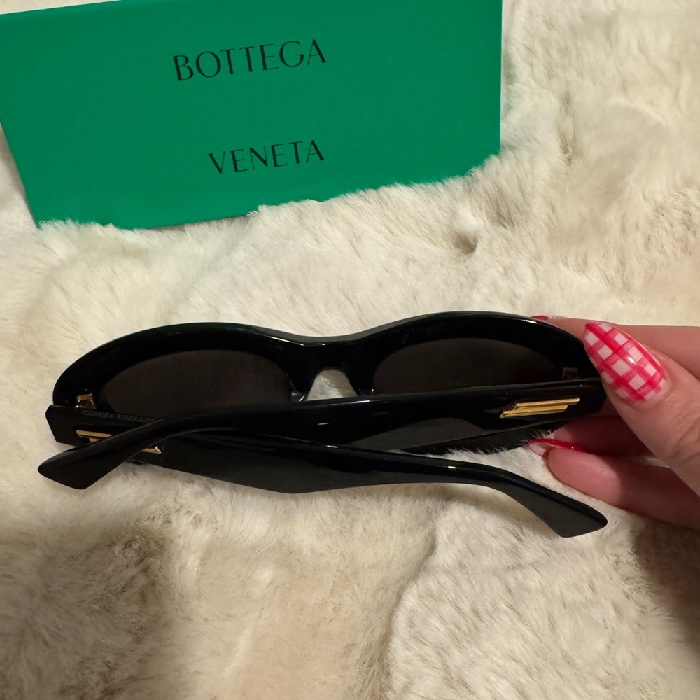 Bottega Veneta Black Bombe Round Sunglasses - Picture 7 of 9
